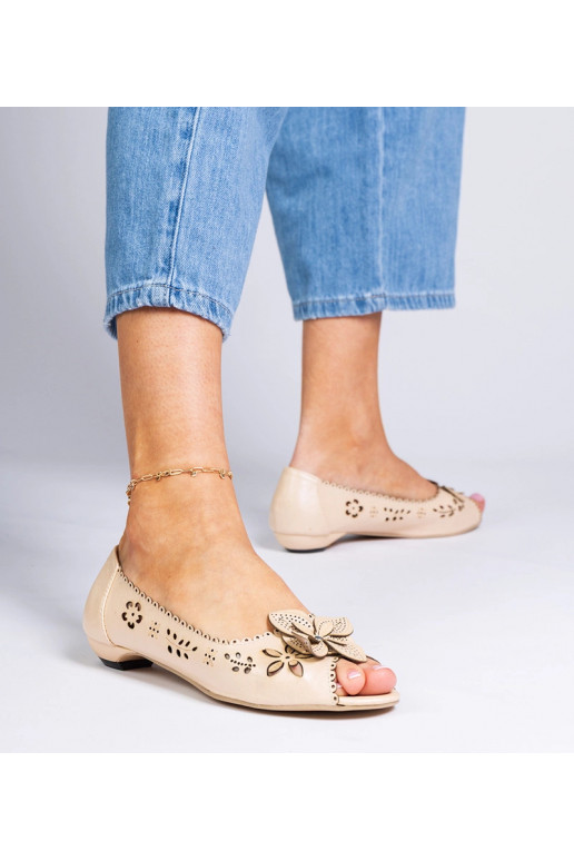 Beige durchbrochene Ballerinas mit...