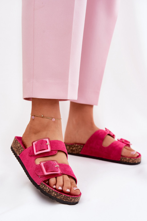 Damenhausschuhe mit Schnallen Auf einer Korksohle pinke Farbe mit Herzenle Damenhausschuhe mit Schnallen Auf einer Korksohle pinke Farbe mit Herzenle