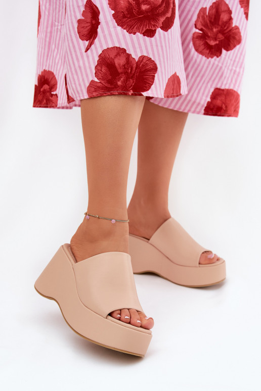 Eko Lederhausschuhe Feminin mit einer Plattform I Koturnie Beige Kisoffi