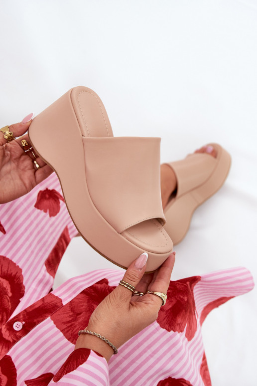 Eko Lederhausschuhe Feminin mit einer Plattform I Koturnie Beige Kisoffi