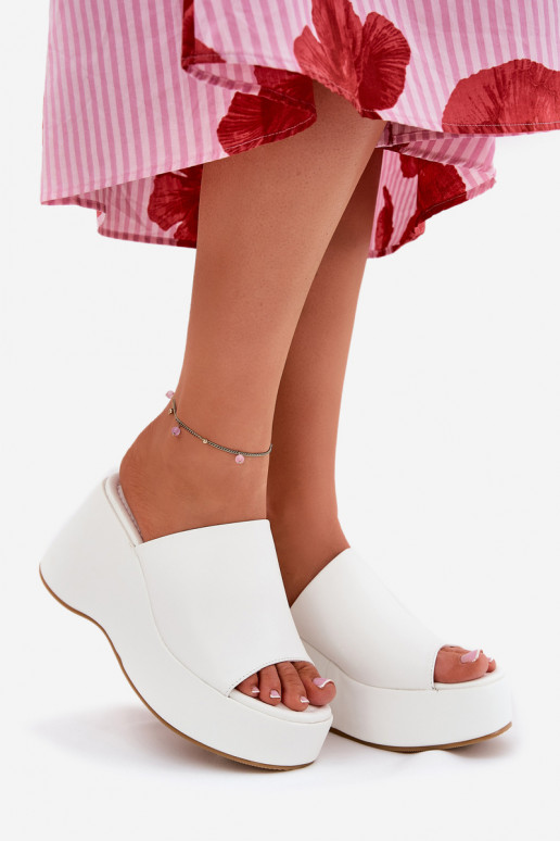 Eko Lederhausschuhe Feminin mit einer Plattform I Koturnie Zueiße Farbe Kisoffi