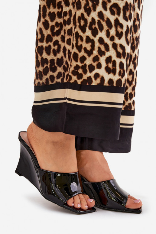 mit Lackeffekt Damenhausschuhe Auf einem Keil schZuarze Farbe Nelithin