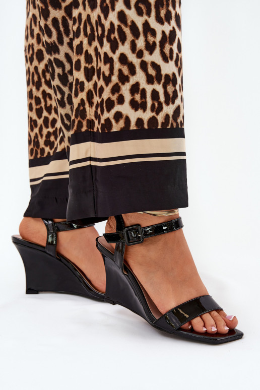 Lackierte Sandalen für Damen Auf einem Keil schZuarze Farbe Vliraya