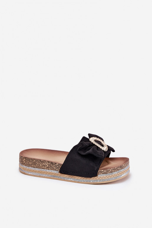 Damenhausschuhe mit einer Plattform mit Bändern I Ozdobną Broszką schZuarze Farbe Lenela