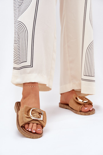 Flache Damen-Pantoletten mit eleganten Details in brauner Nellodra 2
