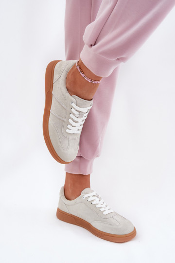 Sportliche Schuhe aus Suede in Grau 2