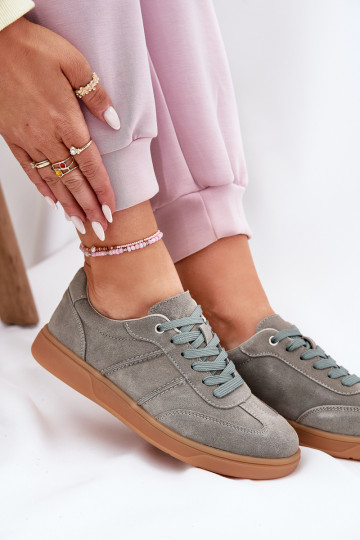 Sportliche Schuhe aus Suede in Grün
