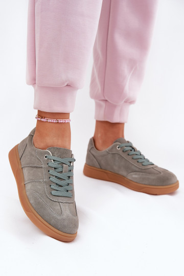 Sportliche Schuhe aus Suede in Grün 2
