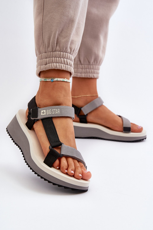 Damensandalen mit einer Plattform I Koturnie Big Star NN274A054 graue Farbe