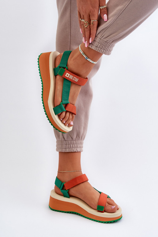 Damensandalen mit einer Plattform I Koturnie Big Star NN274A053 Grün-orange Farbe