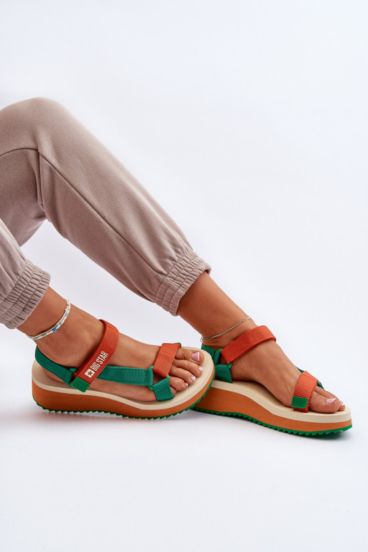 Damensandalen mit einer Plattform I Koturnie Big Star NN274A053 Grün-orange Farbe