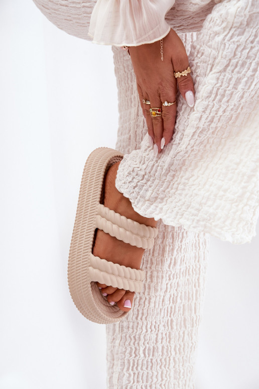 Leichte Hausschuhe  Damenhausschuhe mit einer Plattform S.Barski ZK51-001 Beige Leichte Hausschuhe  Damenhausschuhe mit einer Plattform S.Barski ZK51-001 Beige