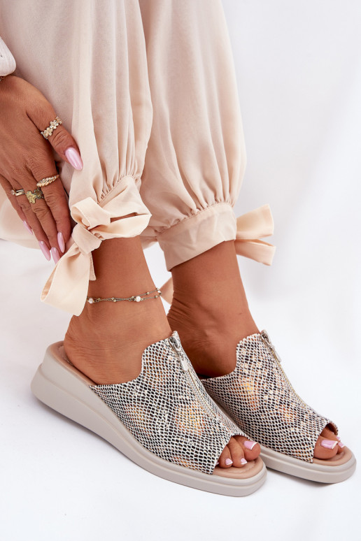 Damenhausschuhe Auf einem Keil mit Reißverschlüssen Tiermuster Beige Irriva