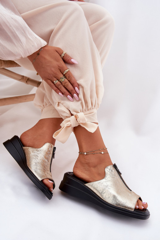 Damenhausschuhe Auf einem Keil mit Reißverschlüssen goldene Farbe Irriva