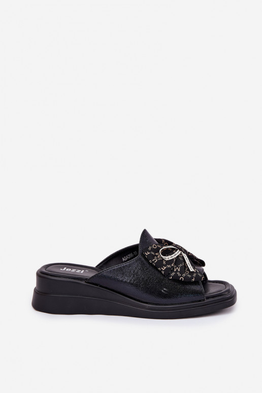 Damenhausschuhe Auf einem Keil mit Bändern schZuarze Farbe Moonzella