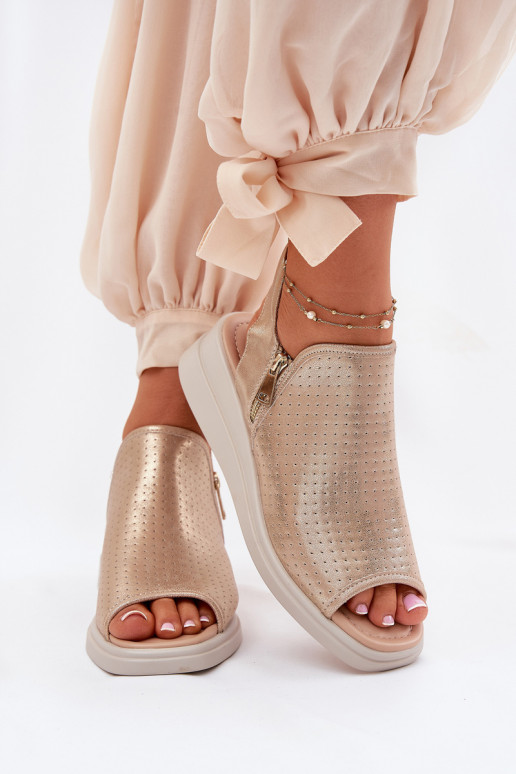 Damensandalen Auf einem Keil goldene Farbe Mevinette