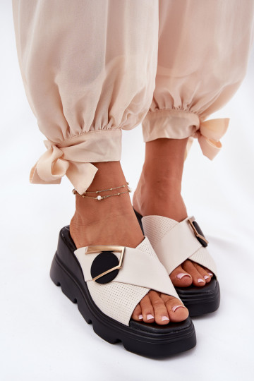 Eleganter Stil Lederhausschuhe Feminin Auf einem Keil mit Ornamenten Artiker 56C1585 Beige