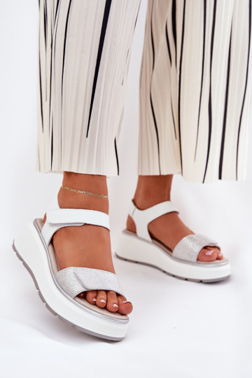 Damensandalen Feminin Platformie I Koturnie mit Klebeverschlüssen S.Barski LR51-543 Silberfarbe 2