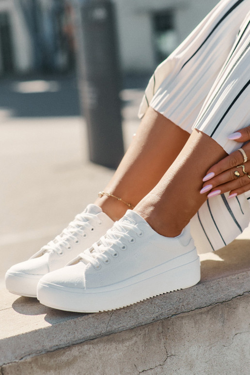 Freizeitschuhe mit einer Plattform Big Star RR274463 Zueiße Farbe  Freizeitschuhe mit einer Plattform Big Star RR274463 Zueiße Farbe