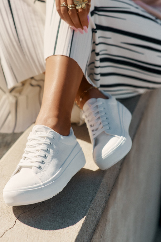 Freizeitschuhe mit einer Plattform Big Star RR274463 Zueiße Farbe  Freizeitschuhe mit einer Plattform Big Star RR274463 Zueiße Farbe