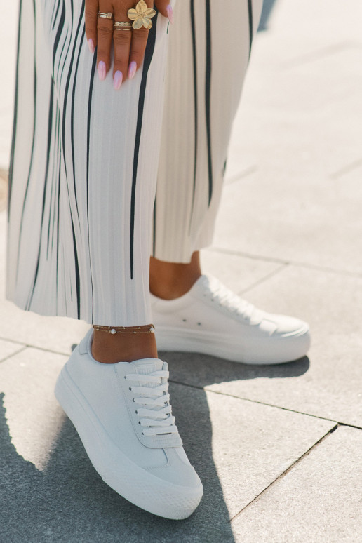 Freizeitschuhe mit einer Plattform Big Star RR274337 Zueiße Farbe Freizeitschuhe mit einer Plattform Big Star RR274337 Zueiße Farbe