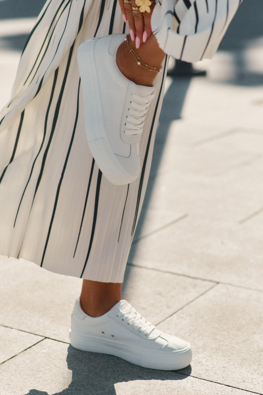 Freizeitschuhe mit einer Plattform Big Star RR274337 Zueiße Farbe Freizeitschuhe mit einer Plattform Big Star RR274337 Zueiße Farbe