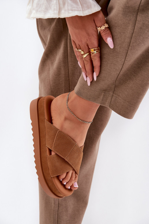 Damenhausschuhe mit einer Plattform Z Przeplatającymi Się Paskami braune Farbe Rinasara Damenhausschuhe mit einer Plattform Z Przeplatającymi Się Paskami braune Farbe Rinasara