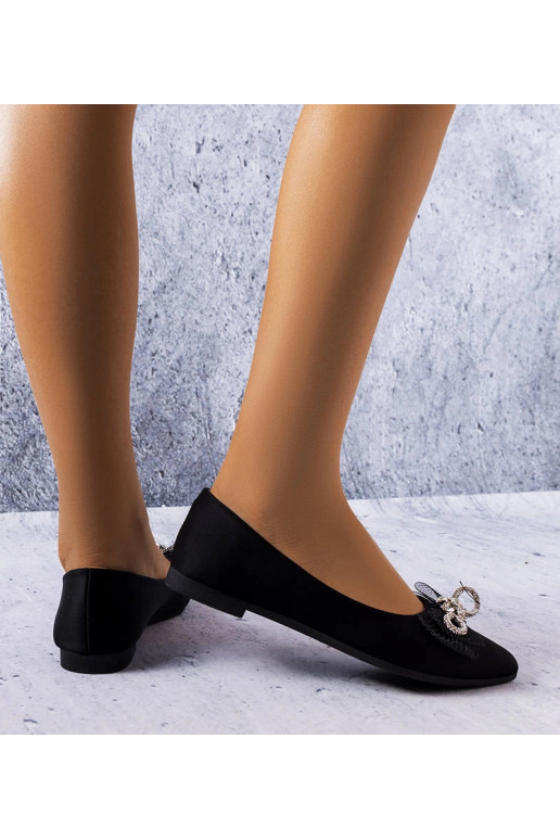 Schwarze Schuhe mit Schleife und...