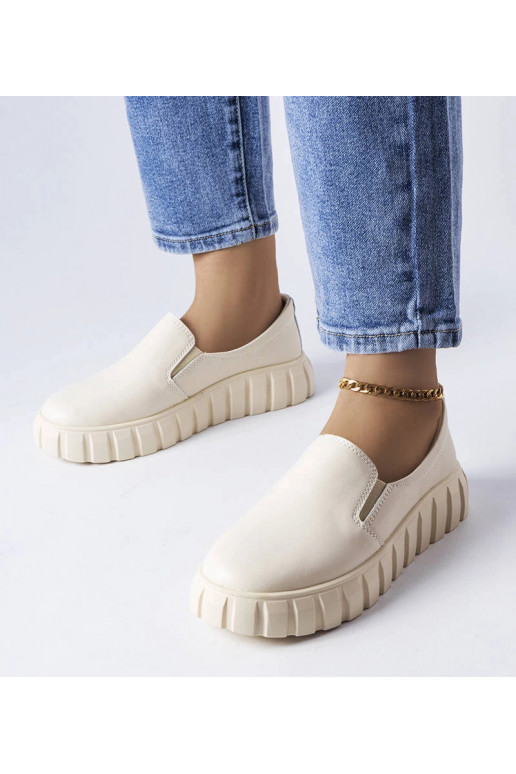 Sandfarbene Halbschuhe zum... Sandfarbene Halbschuhe zum...