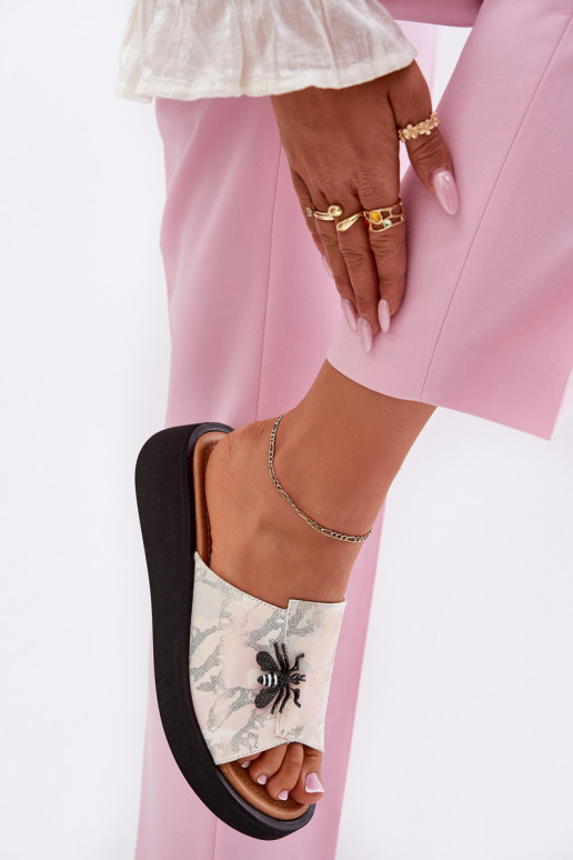 Lederhausschuhe Feminin Z Broszką Vinceza 66752 Beige Lederhausschuhe Feminin Z Broszką Vinceza 66752 Beige