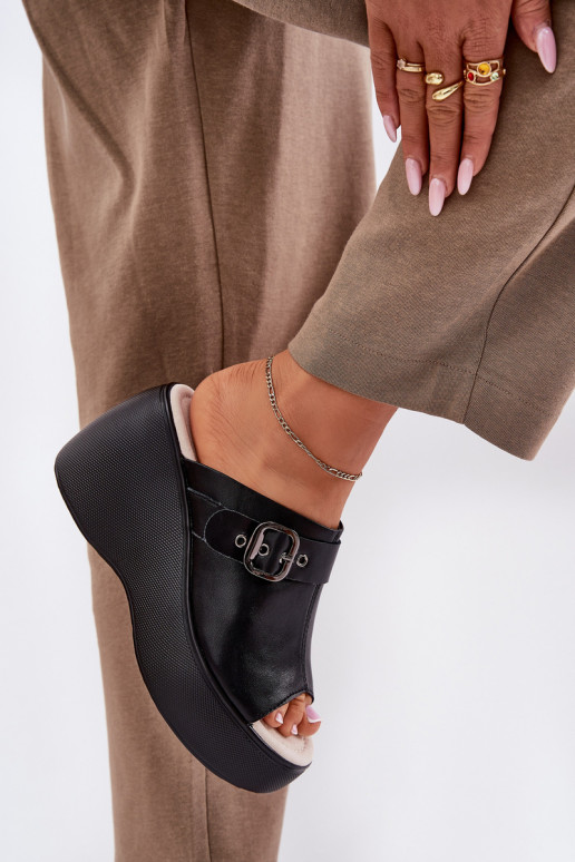 Lederhausschuhe Feminin mit einer Plattform I Koturnie mit Schnallen S.Barski LR51-542 schZuarze Farbe