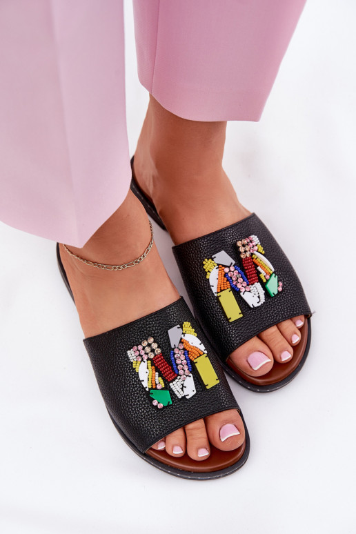 Damenhausschuhe mit breiten Absätzen mit Ornamenten schZuarze Farbe Clelione