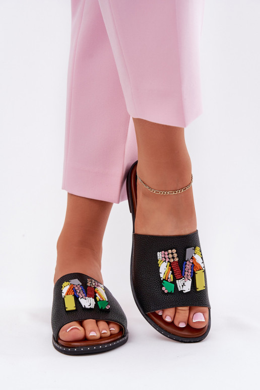 Damenhausschuhe mit breiten Absätzen mit Ornamenten schZuarze Farbe Clelione