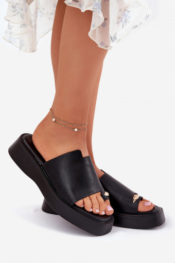 Damenhausschuhe mit einer Plattform Mit Dekorationen Detalem schZuarze Farbe Linosea 2