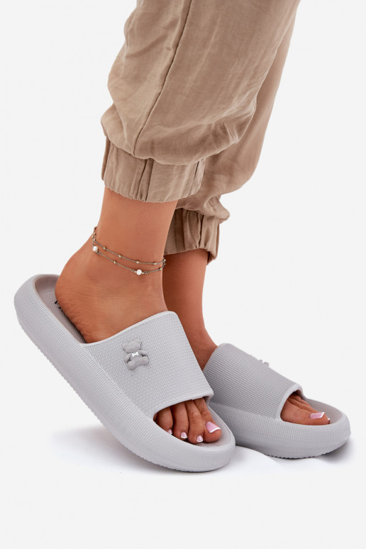 Leichte Hausschuhe Damenhausschuhe mit einer Plattform Mit Bär Vinceza 75210 graue Farbe