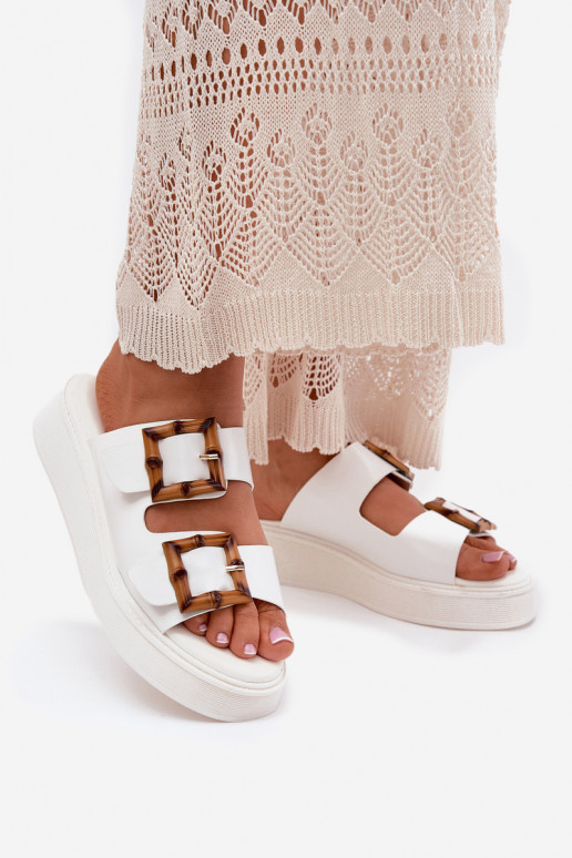 Eko Lederhausschuhe Feminin mit einer Plattform mit Schnallen Zueiße Farbe Xanivia