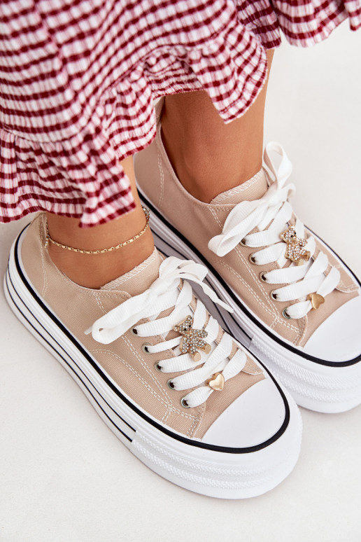 Freizeitschuhe mit einer Plattform Ze goldene Farbemi Przypinkami Beige Fiorina Freizeitschuhe mit einer Plattform Ze goldene Farbemi Przypinkami Beige Fiorina