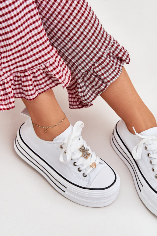 Freizeitschuhe mit einer Plattform Ze goldene Farbemi Przypinkami Zueiße Farbe Fiorina