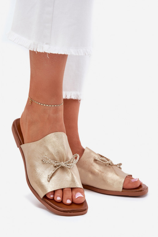 Damenhausschuhe mit breiten Absätzen Mit Dekorationen INiązaniem goldene Farbe Norela