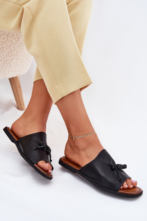 Damenhausschuhe mit breiten Absätzen Mit Dekorationen INiązaniem schZuarze Farbe Norela