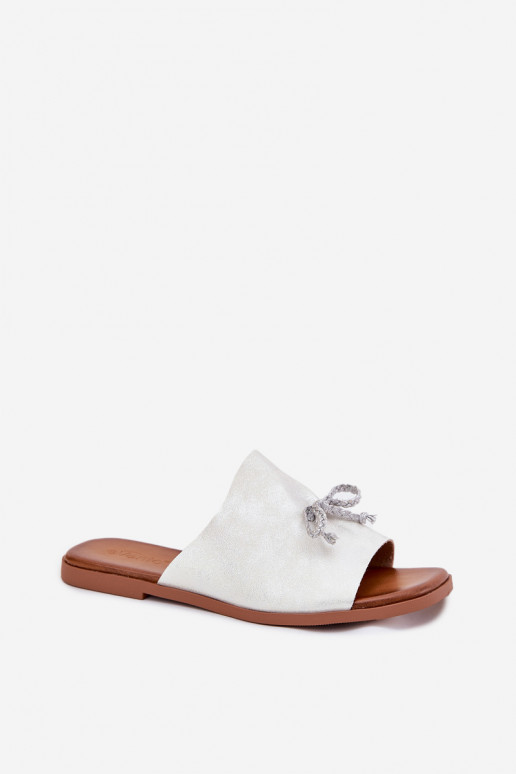 Damenhausschuhe mit breiten Absätzen Mit Dekorationen INiązaniem Silberfarbe Norela Damenhausschuhe mit breiten Absätzen Mit Dekorationen INiązaniem Silberfarbe Norela