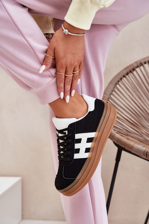 Schwarze Sport-Schuhe mit Plateau...