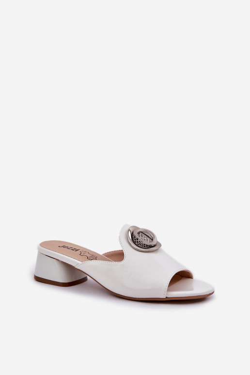 Weiße elegante Damenschuhe mit...