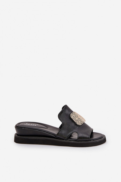 Schwarze Damenschuhe mit Verzierungen...