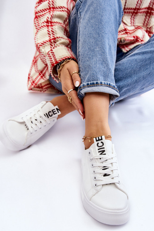 Klassische Sneaker-Stilvolllle Zueiße Farbe Ville