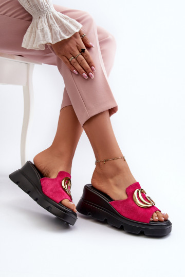 Rosa Damen Iaria Hausschuhe aus Eko-Suede mit Keilabsatz und Plattform mit goldfarbenen Details 2