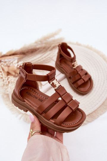 Kinder-Gladiatorensandalen mit goldfarbenen Details in brauner Farbe