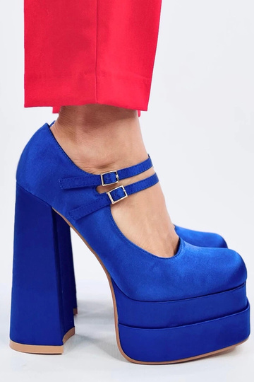 Schuhe mit Satin-Plateau...