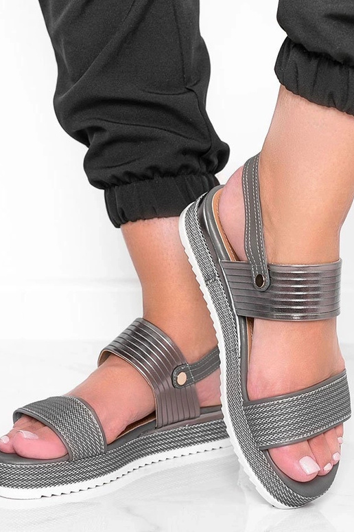 Graue Sandalen auf dicker Sohle,...
