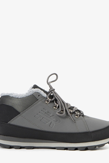 Graue isolierte Sportschuhe...